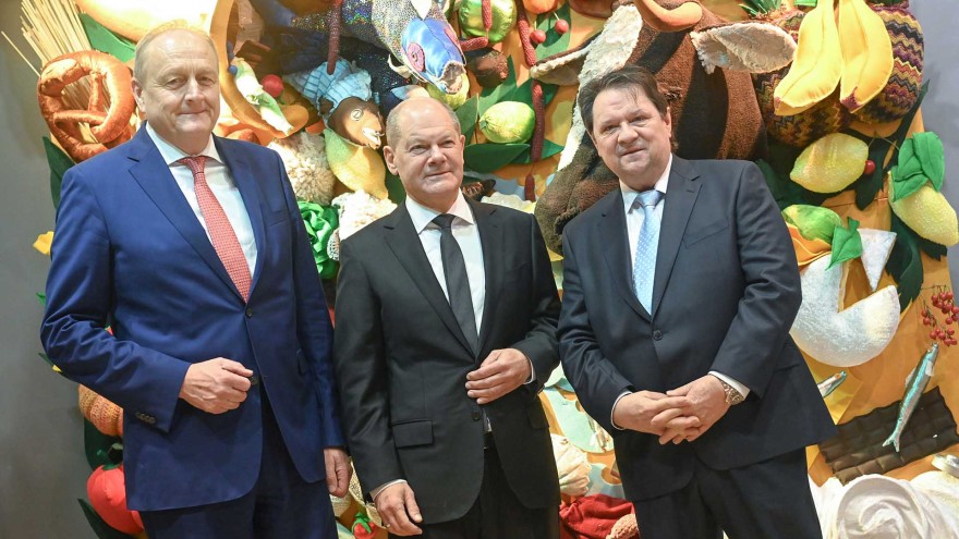 Joachim Rukwied,  Bundeskanzler Olaf Scholz und Christoph Minhoff