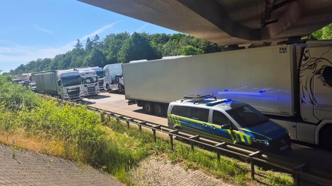 Polizeieskorte LKW Legehennen